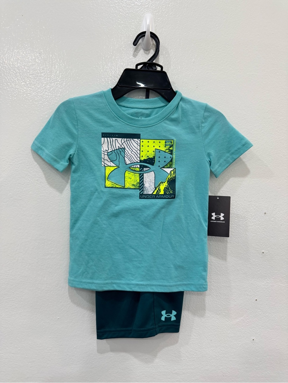 Boys Under Armour 2-Piece Athletic Shorts Set Size 4 Aqua Blue Graphic Logo NWT